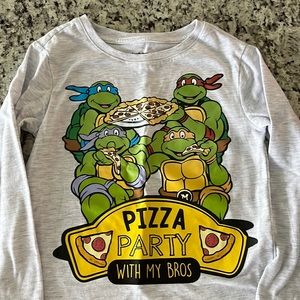 BNWOT- Nickelodeon boys size 5/6 Teenage mutant ninja turtles shirt!